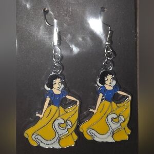 10 for $25!!Snow white earrings new